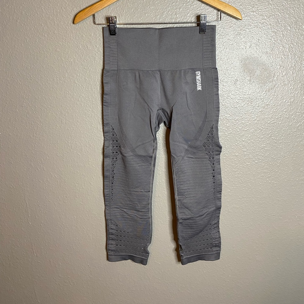 Gymshark Gray Leggings cropped. with Stretch Mobility